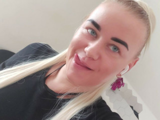 Alter: 35 / Jungfrau - Alter:  / normal - Geschlecht: Gruppe - Ausrichtung: bisexuell - Haare: blond / mittellang - Piercing: keins - bewebmaster-Alter:  - Hautfarbe: weiss - Augen: blau - Rasur: nicht rasiert